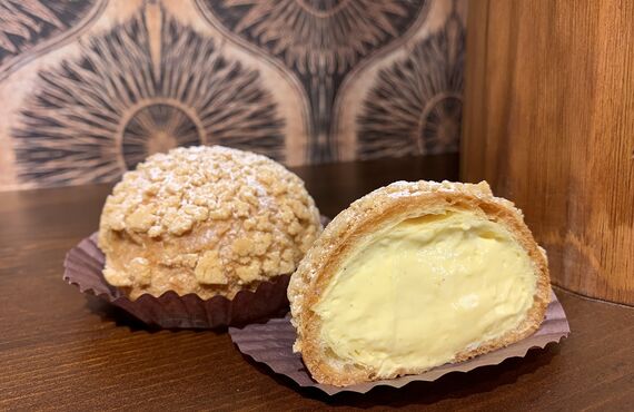 横浜市で話題のシュークリームはこだわりの粉と生地を使用しております